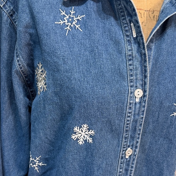 Cabin Creek Women Medium Denim Button Up Long Sleeve Shirt‎ Snowflake Embroidery - Picture 2 of 11